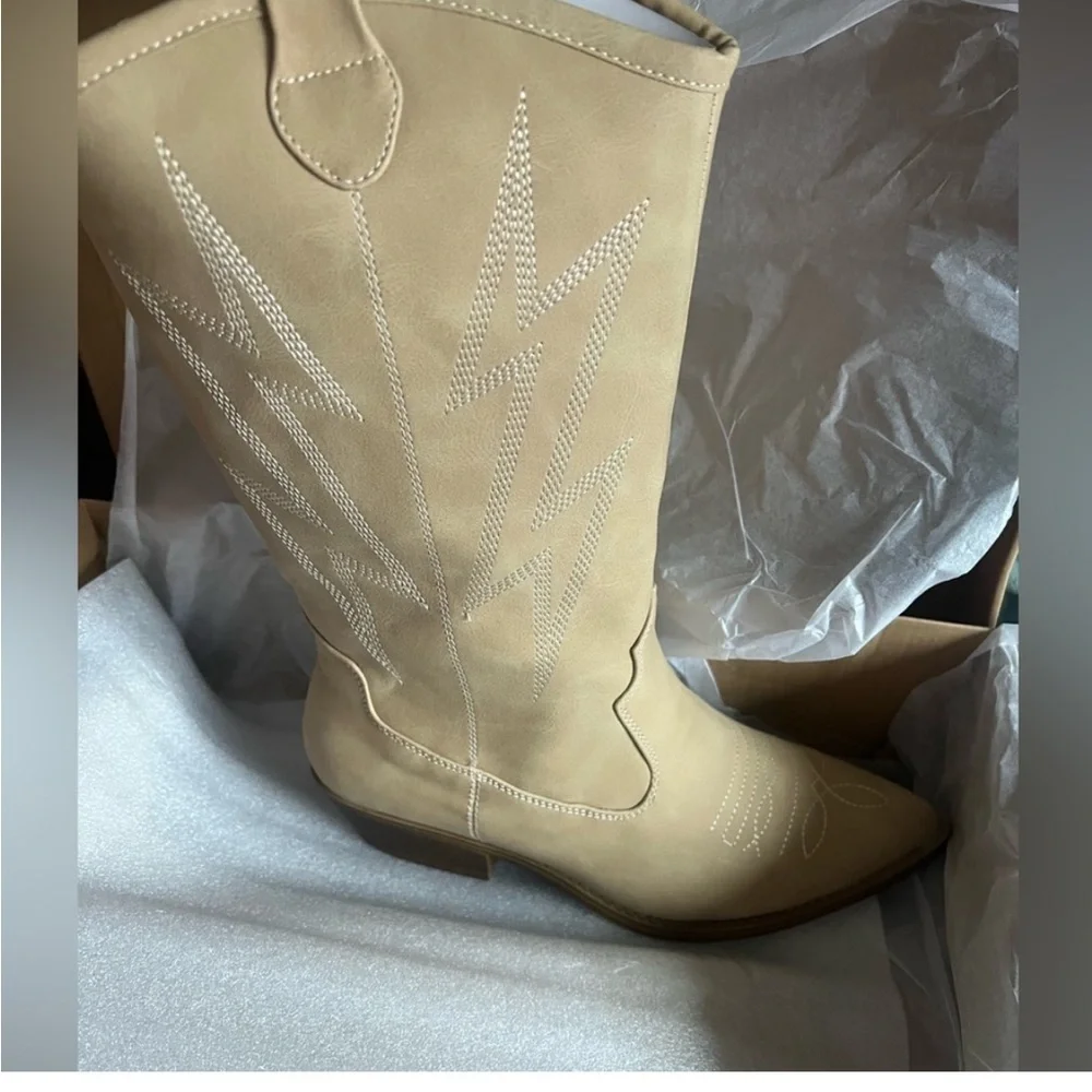 🩵 Women Lighting Bolt Leather Cowboy Western Natural Boots NWT ‼️SALE
